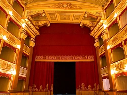 Il teatro Vittorio Emanuele di Messina