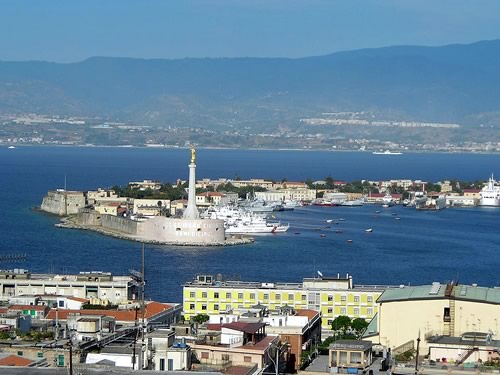 Il porto di Messina